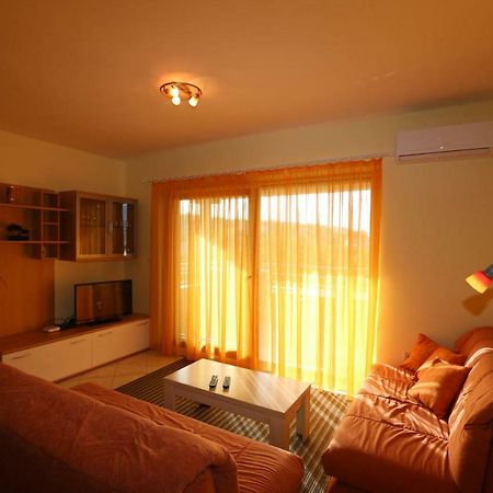 Apartment Dina Šilo Екстериор снимка