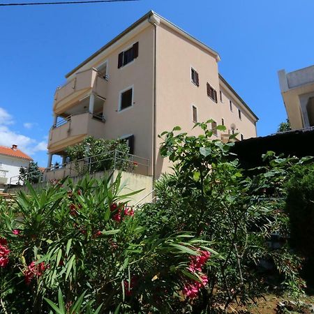 Apartment Dina Šilo Екстериор снимка