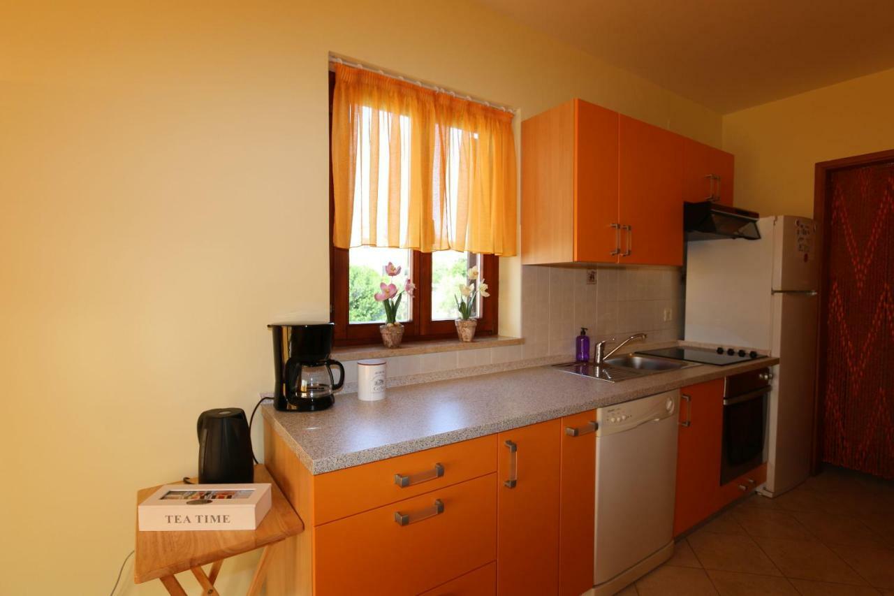 Apartment Dina Šilo Екстериор снимка
