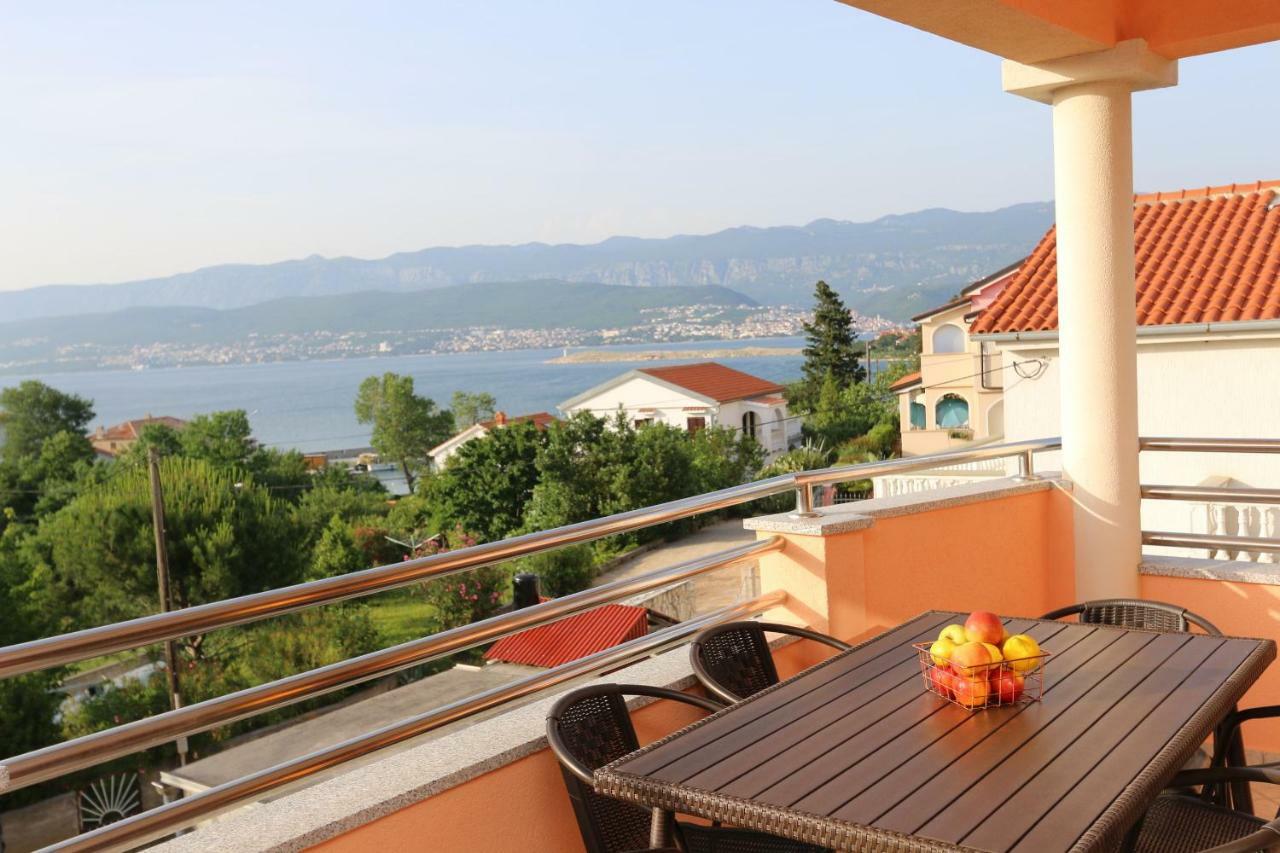 Apartment Dina Šilo Екстериор снимка