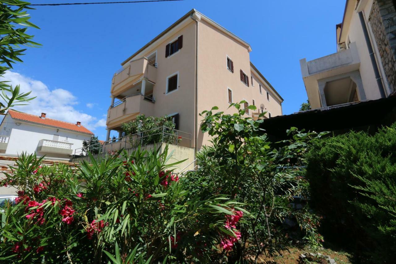 Apartment Dina Šilo Екстериор снимка